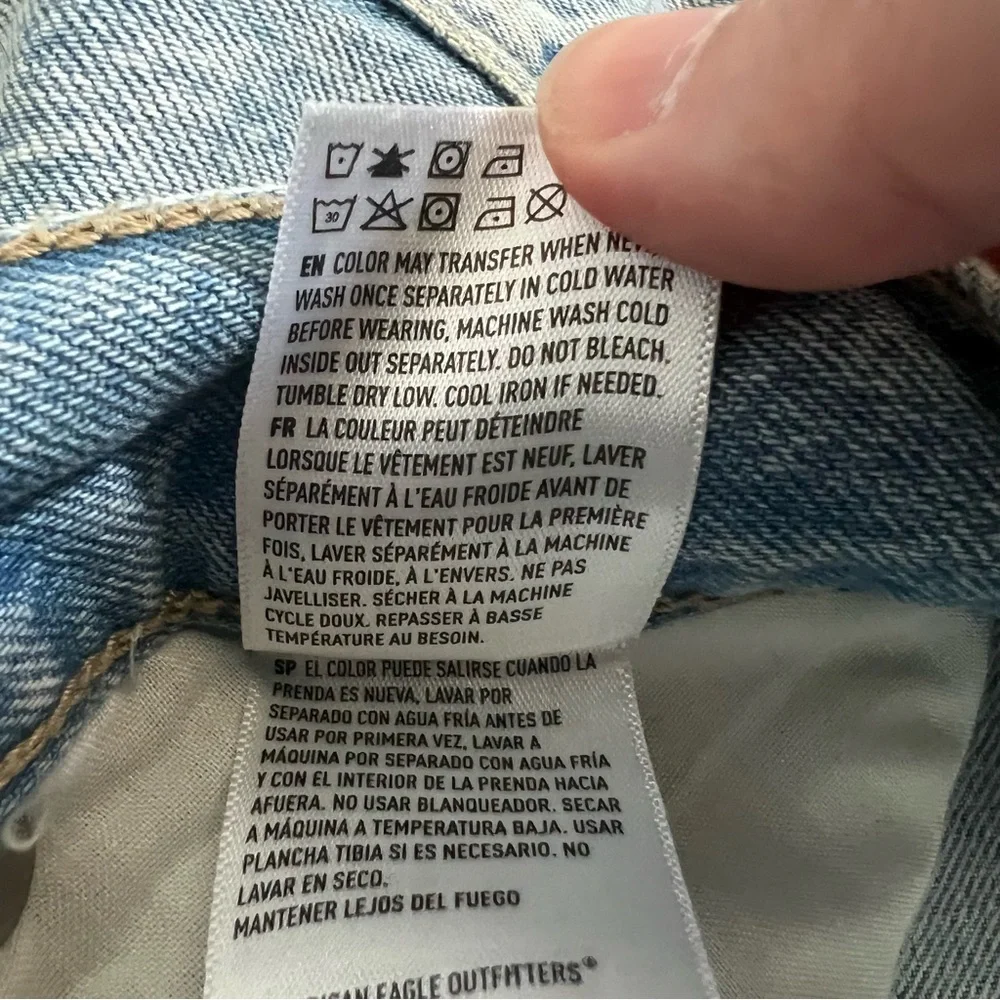American Eagle Distressed Mom Jeans High Rise